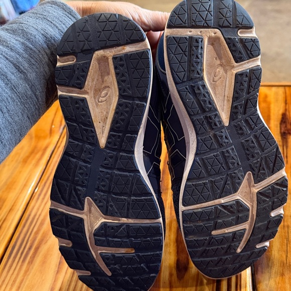 ASICS - Picture 6 of 7